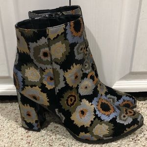 Patrizia women’s size EU 41 chunky heal boots.  3 1/3 in heels. Very cute boots.